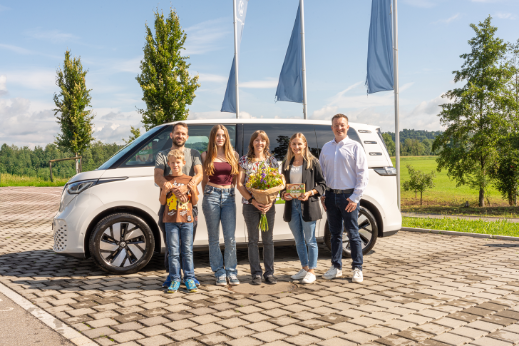 Gerber Promo 2024/25 VW ID BUZZ Übergabe